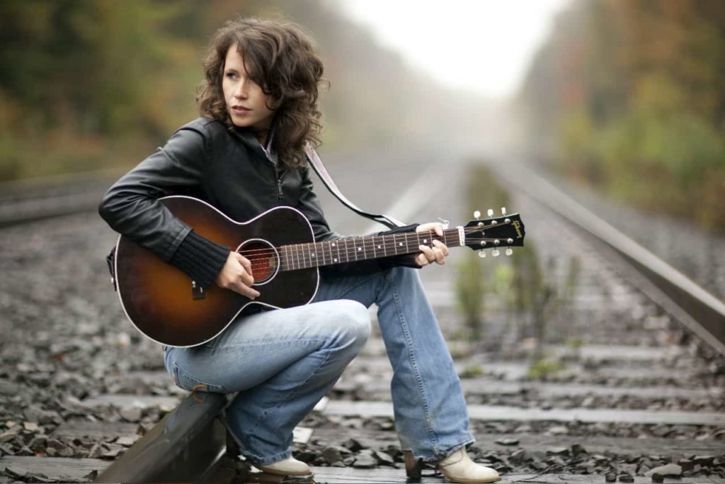 Folk singer / songweriter Sarah Lee Guthrie will perform at Hancock Shaker Village in a new music series in the historic barn.