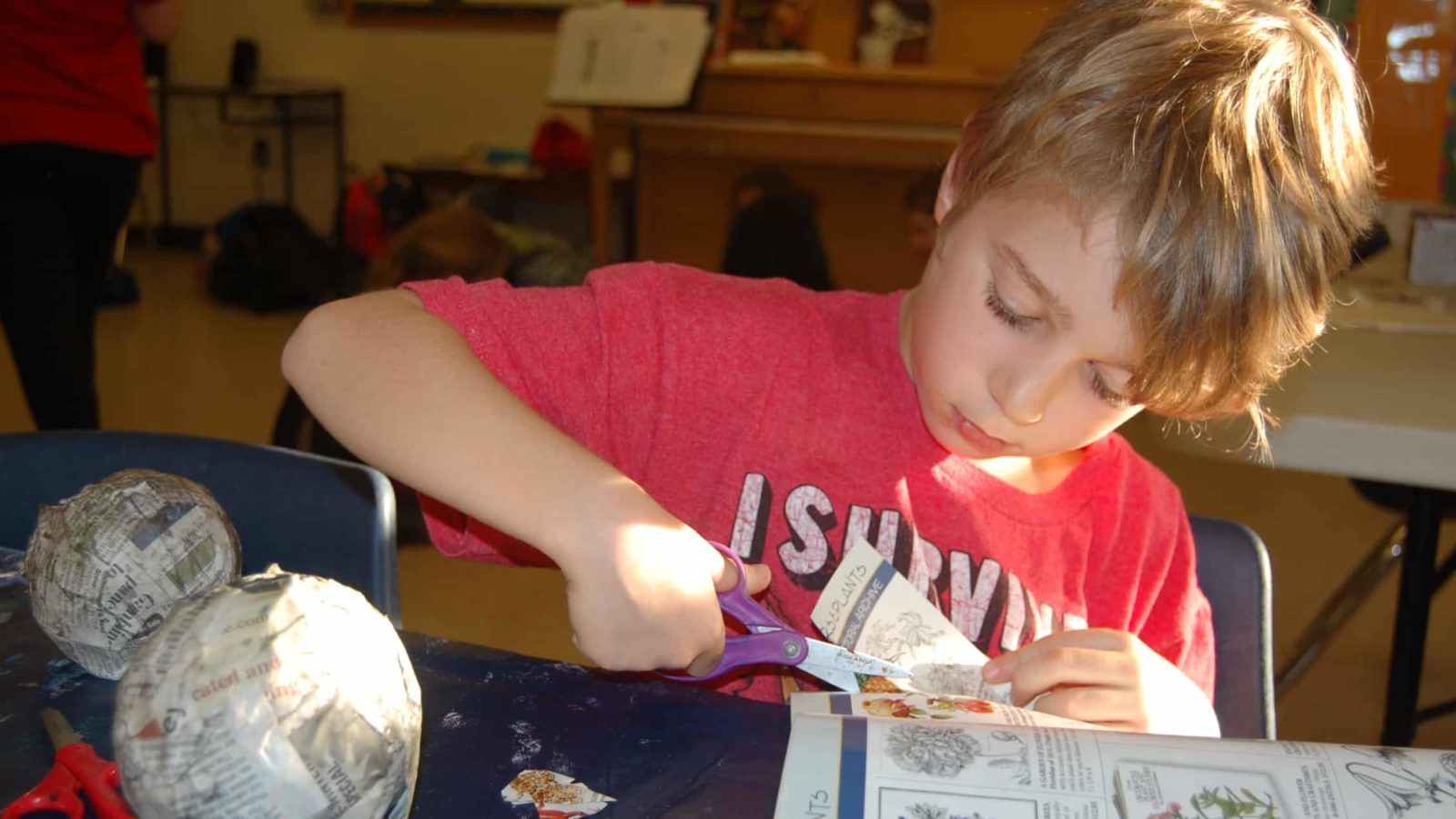 A young artist at Crosby Elementary School gets hands-on in a IS183 class. Image courtesy of IS183