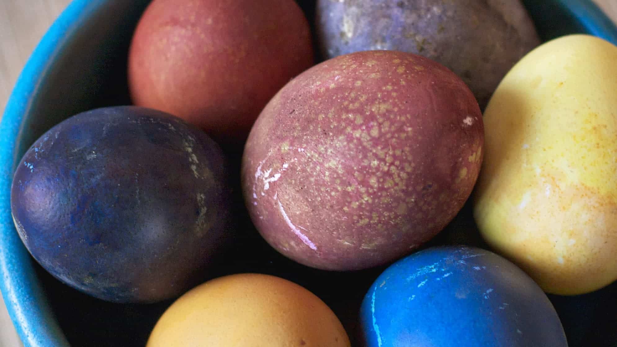 Eggs dyed with common kitchen ingredients show marbled patterns in red and blue and purple and gold. Creative Commons courtesy photo