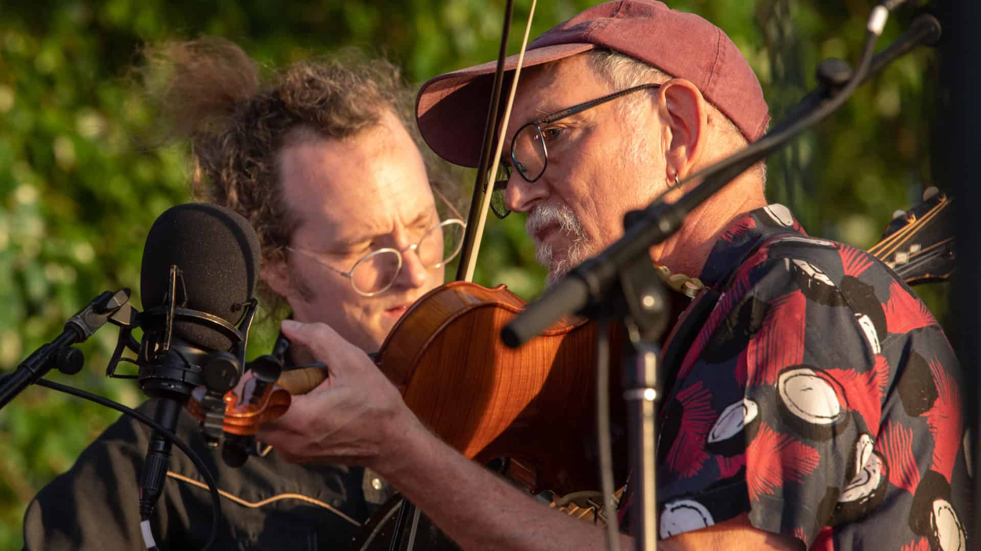 Bruce Molsky on fiddle and Michael Daves on guitar perform on a summer day. Press photo courtesy of the artists