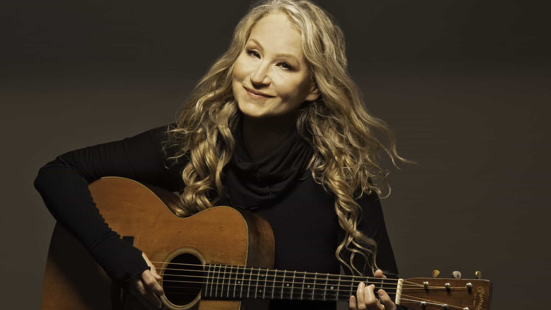 Joan Osborne performs live at the Mahaiwe in a blend of pop rock, soul, R&B, blues, roots rock, gospel, funk and country.