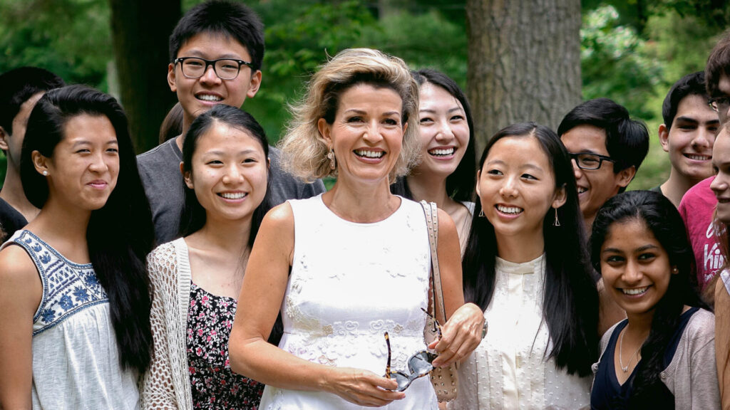 Internationally acclaimed violinist Anne-Sophie Mutter laughs with BUTI students.